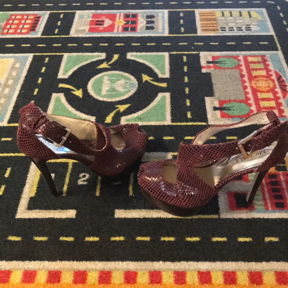 Michael Kors maroon snaked heels size 6